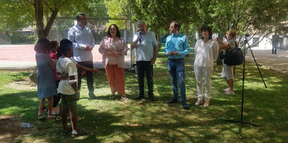 La directora general de Cooperación recibe a los niños saharauis que pasan el verano en Aragón