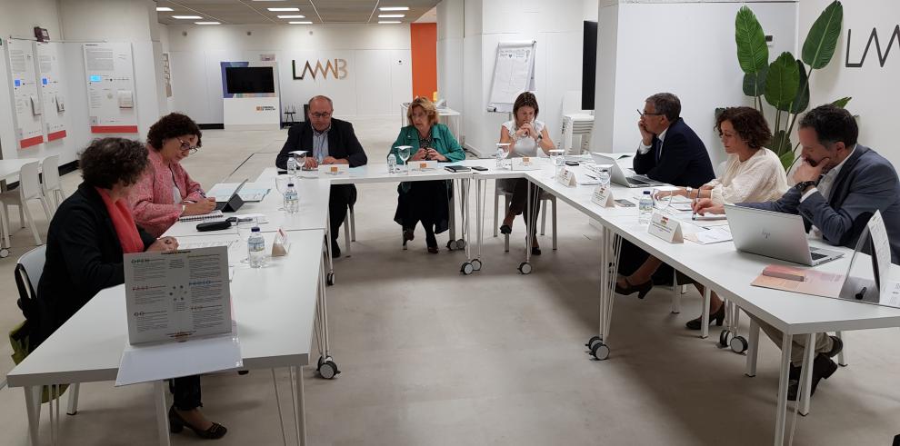 Imagen de la reunión en la que han participado los tras consejeros y los responsables de los servicios sociales en Aragón, Navarra y La Rioja