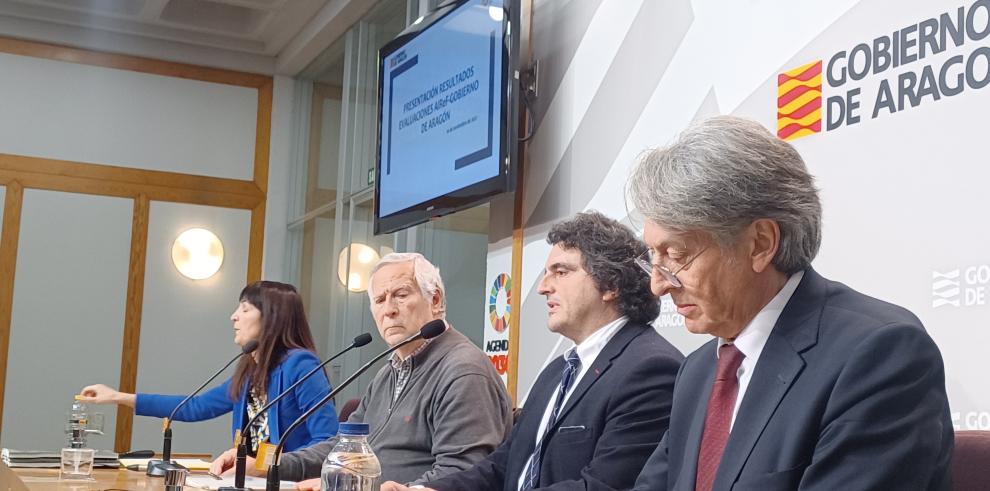 Vázquez, Asín, Pérez y Fernández, en la presentación de los informes.