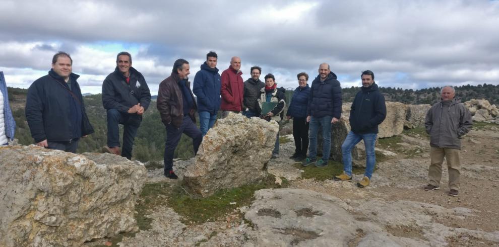 El director general de Medio Natural, Diego Bayona, se ha reunido este miércoles en Jabaloyas (Teruel) con los alcaldes de los municipios integrantes de la Reserva de la Biosfera del “Valle del Cabriel” .
