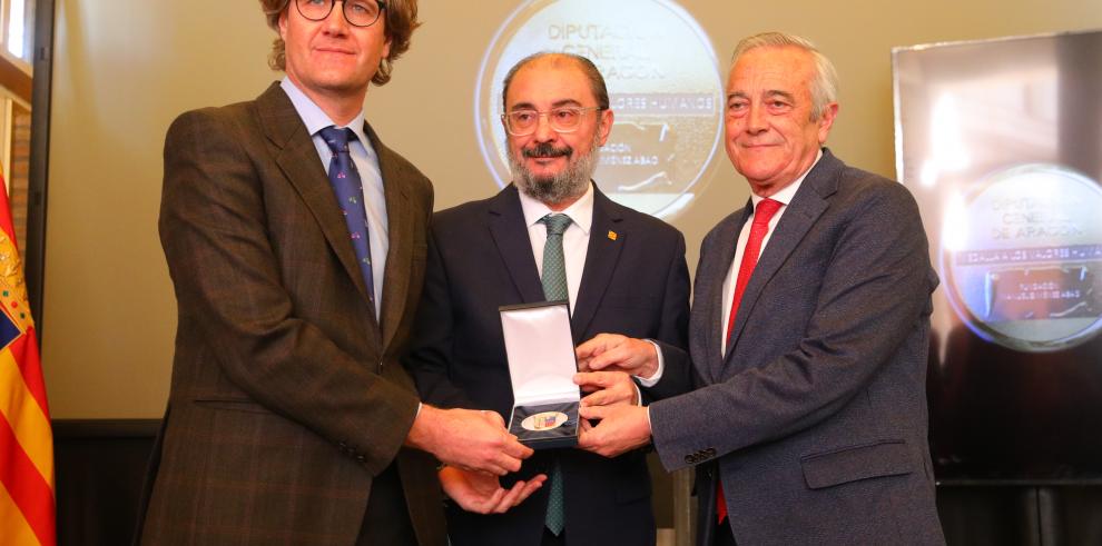 Entrega de la medalla a los valores humanos a la Fundación Manuel Giménez Abad