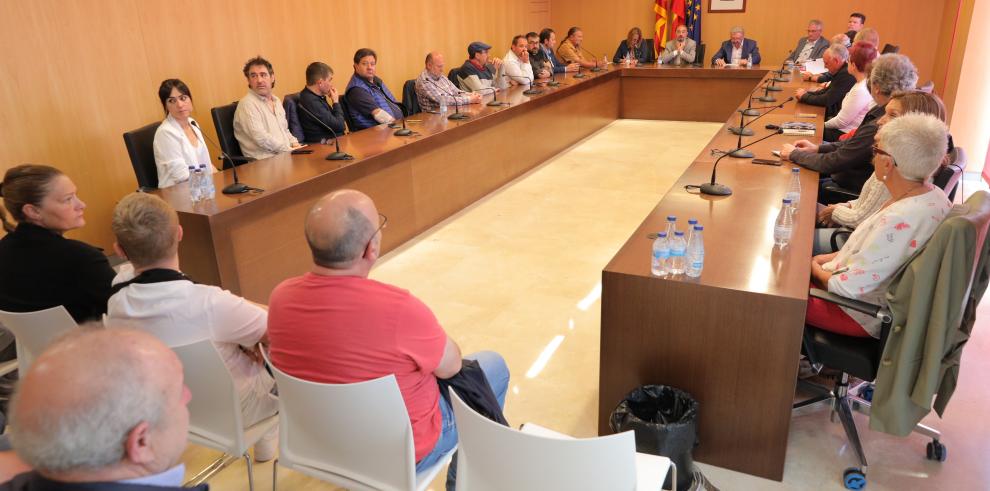 Lambán se reúne con representantes de los grupos Leader de Aragón