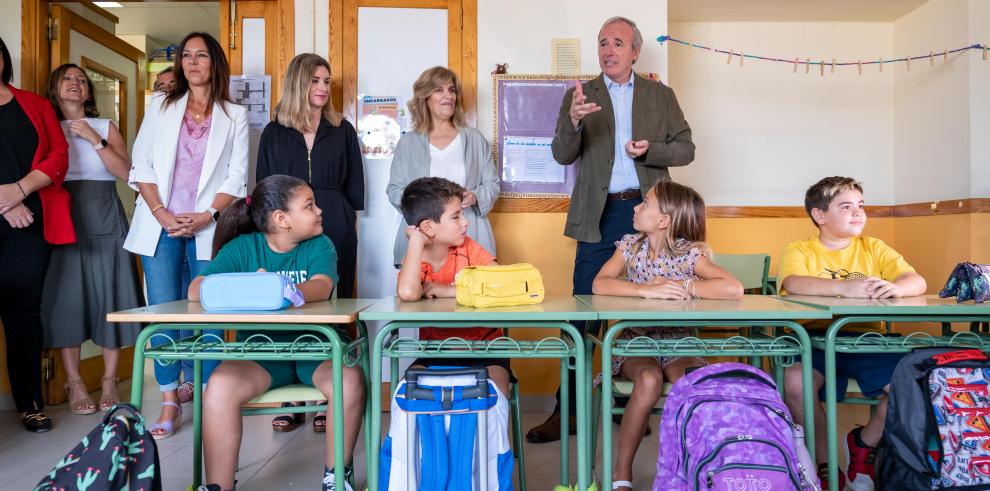 Inicio del curso escolar. El presidente de Aragón y la consejera de Educación inauguran el curso escolar en el colegio Pintor Pradilla de Villanueva de Gállego.