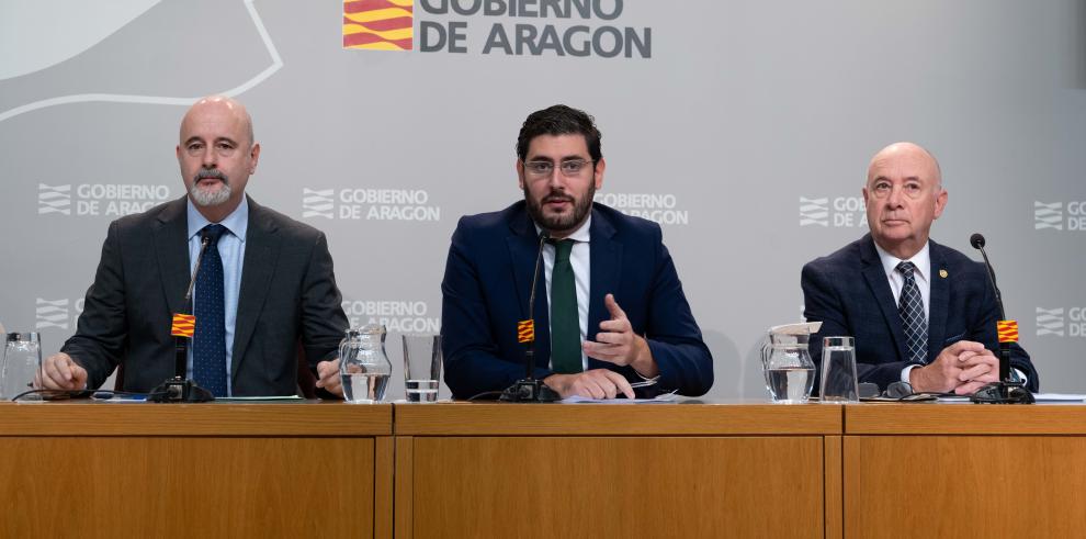 El vicepresidente Nolasco; junto a los directores generales de Despoblación (Juan Manuel Hernández) y Desarrollo Territorial (Luis Lorén)