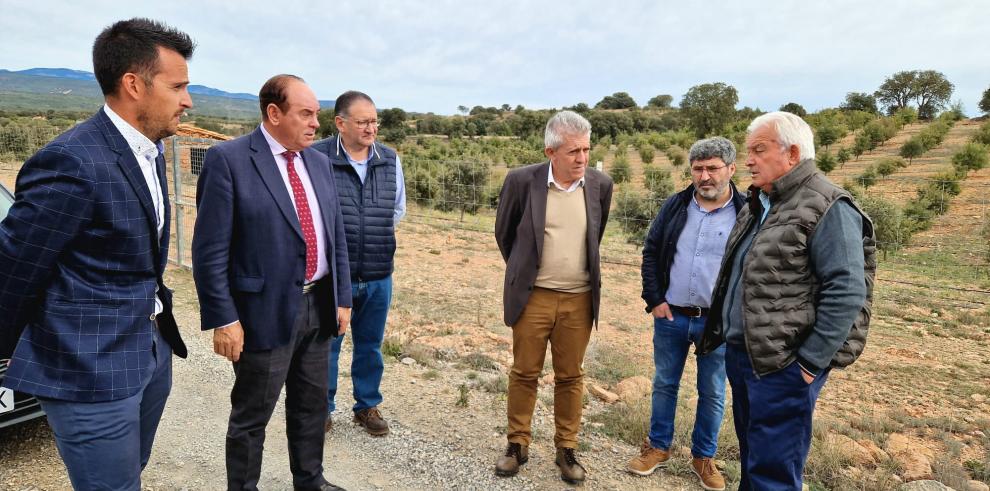 La trufa y el jamón de Teruel en la visita del Consejero Samper