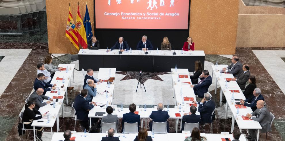 El presidente del Gobierno de Aragón, Jorge Azcón, ha presidido el pleno constitutivo del CESA