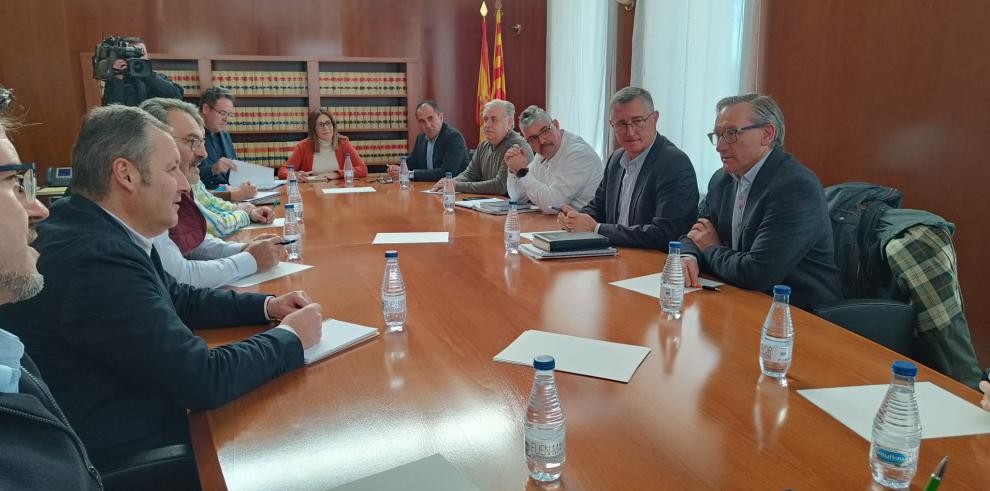 Blasco se ha reunido con los presidentes de las diez comarcas turolenses.