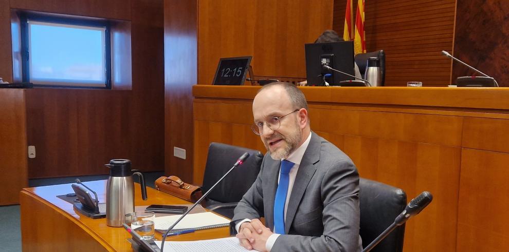 El director general de Salud Mental del Gobierno de Aragón, Manuel Corbera, comparece en las Cortes de Aragón