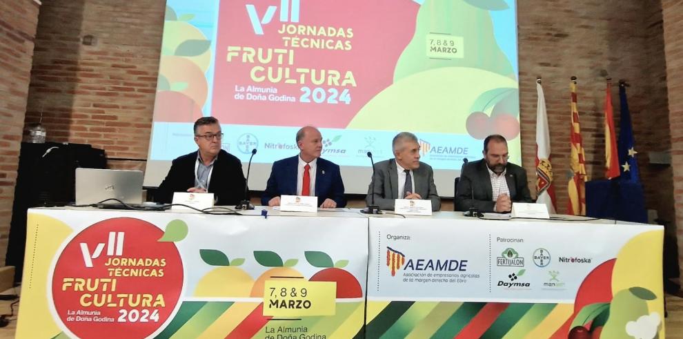 El consejero de Agricultura, Ganadería y Alimentación y el alcalde de La Almunia clausuran las VII Jornadas de Fruticultura