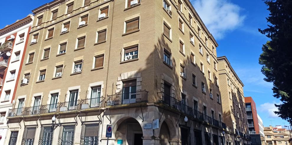 Edificio donde está ubicado el ambulatorio de Santo Grial de Huesca