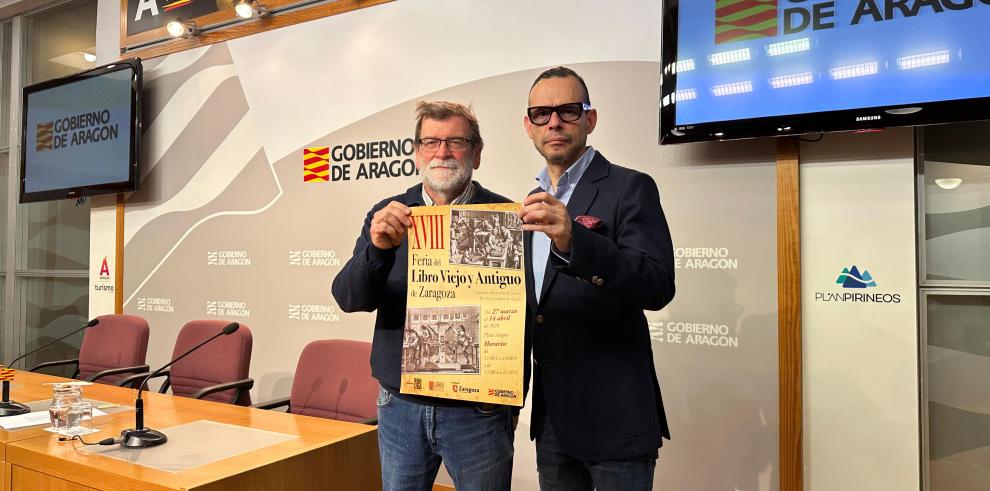 El director general de Cultura, Pedro Olloqui, y el presidente de ALVADA, Pablo Parra, en la presentación de la XVIII Feria del Libro Viejo y Antiguo de Zaragoza.