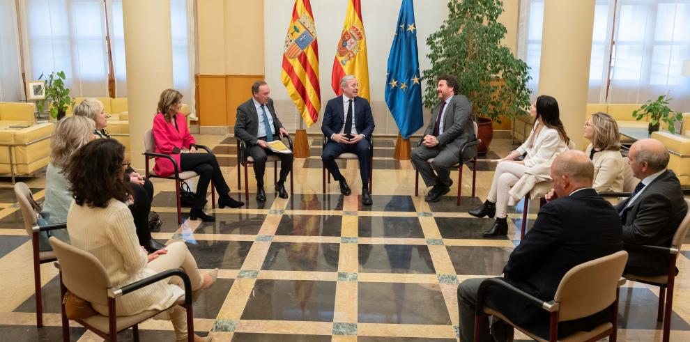 El presidente Azcón se reùne con el Real e Ilustre Colegio de Abogados de Zaragoza (REICAZ)