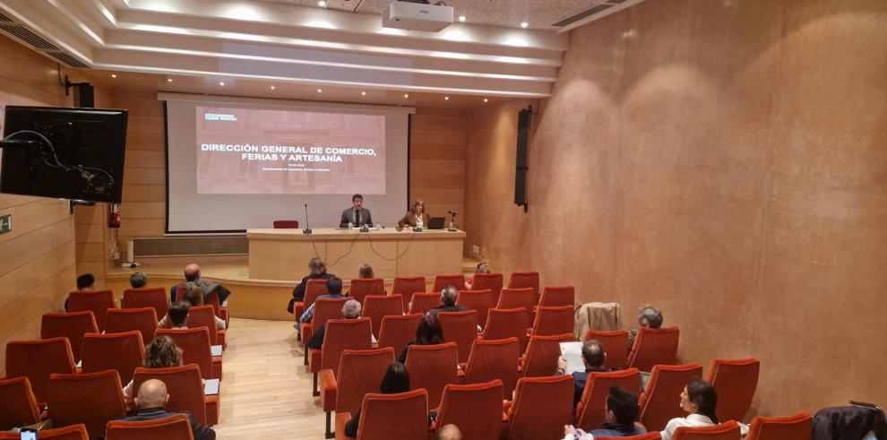 El director general de Comercio, Ferias y Artesania del Gobierno de Aragón, Javier Camo, ha presidido el encuentro